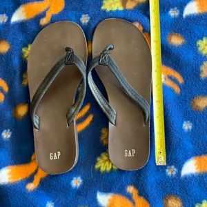 Women's Gap flip flops sandals size 7 black & brown
